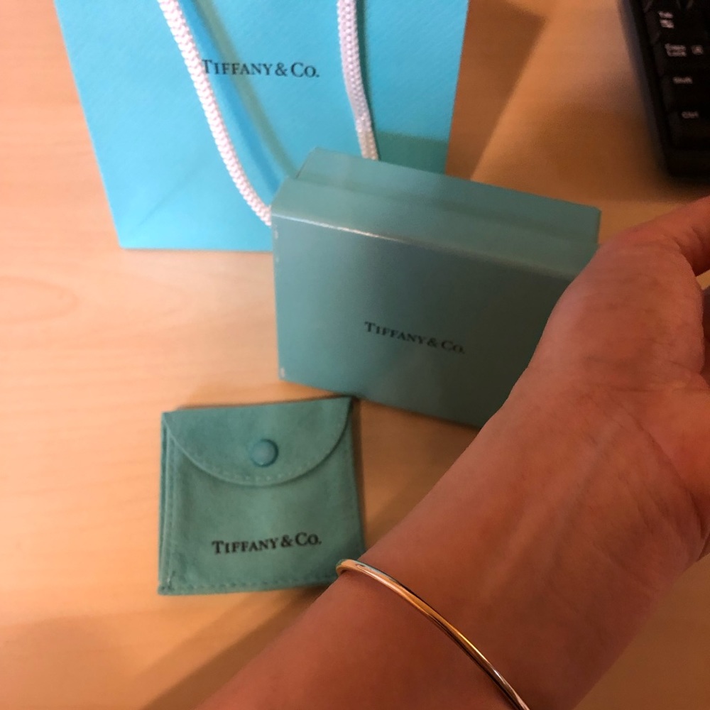 Tiffany & Co.T 18k White Gold Wire Bracelet - Picture 5 of 8